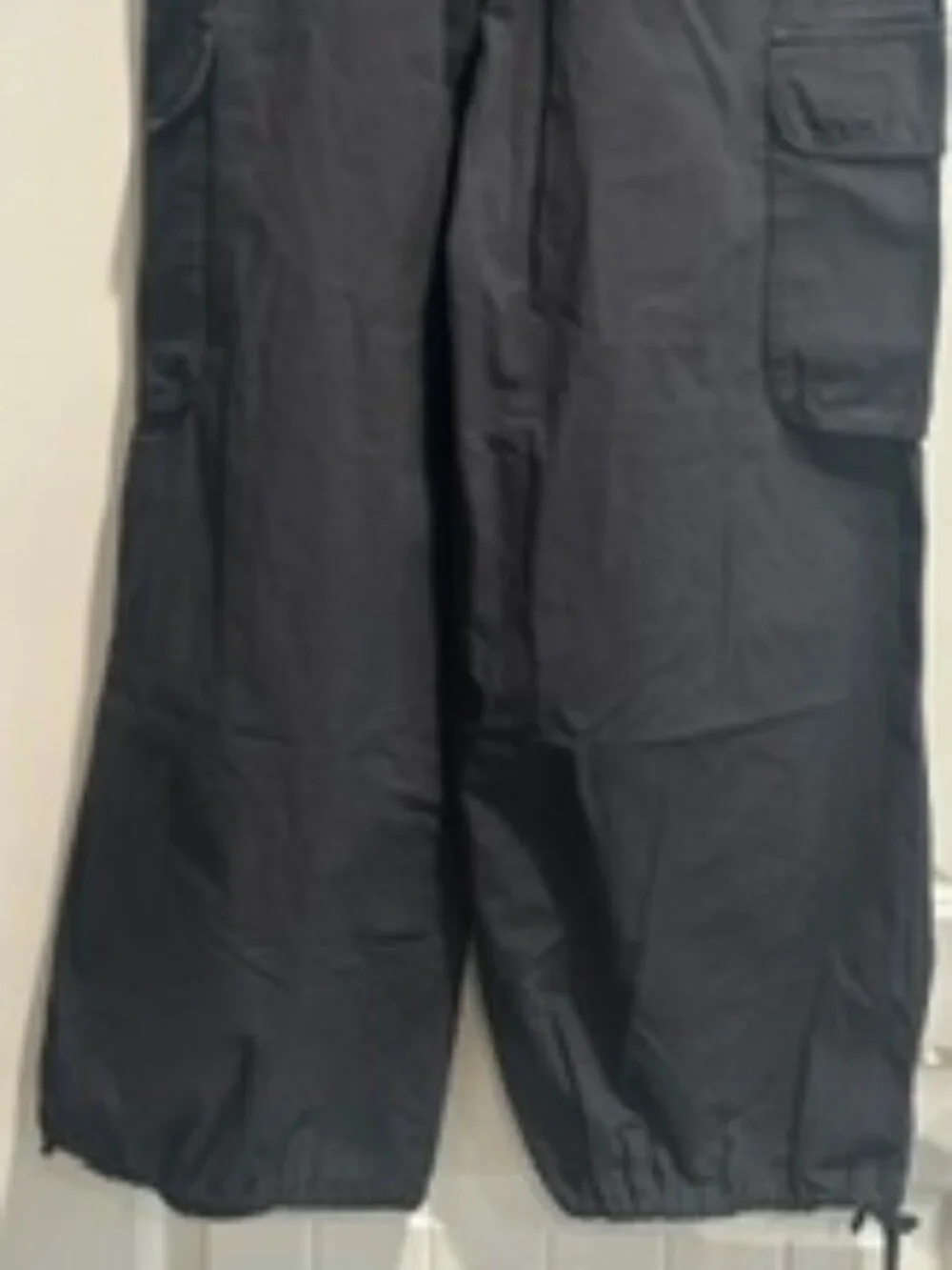 NWOT BP. Pull On Cargo Pants w/ Adjustable Bottom size- MEDIUM - Picture 4 of 4